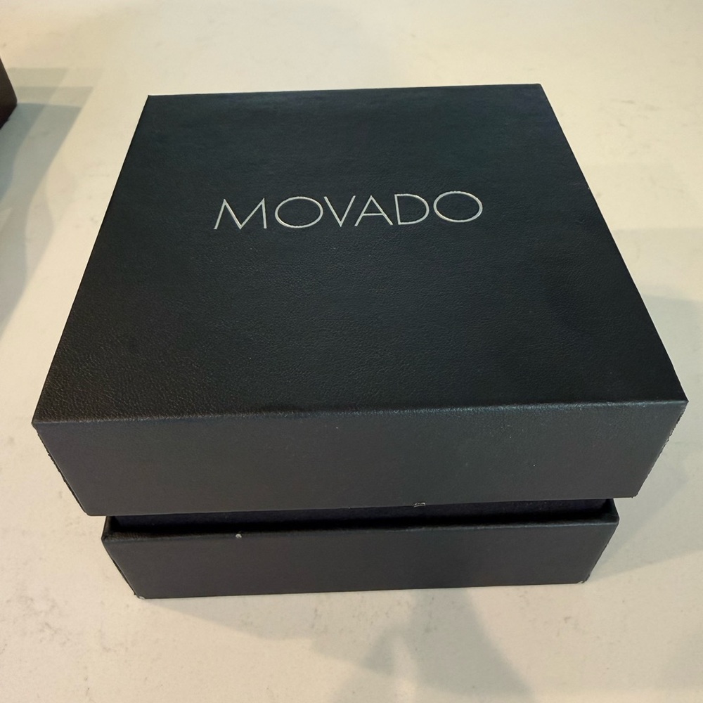 Movado Women’s Silver Bracelet Watch with Pink Dial, elegant, feminine, like new - Picture 9 of 12